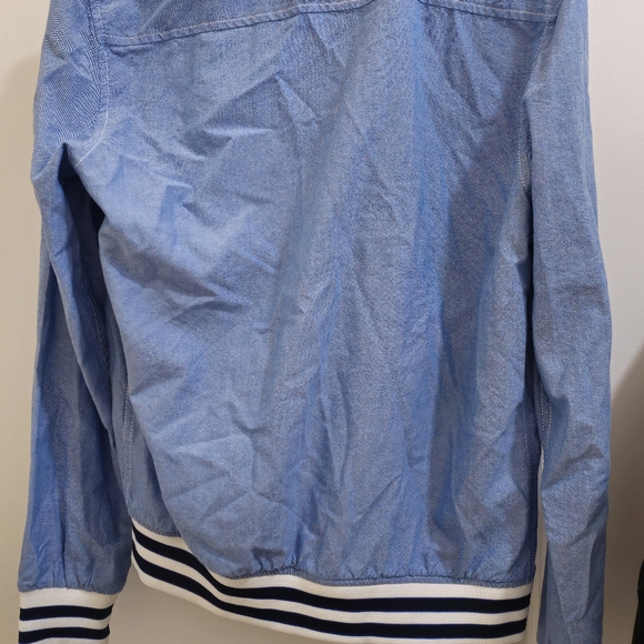 Denim and flower - Picture 2 of 2